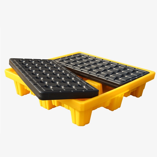 Elegir el palé de contención adecuado para el almacenamiento de productos químicos: acero vs. plástico